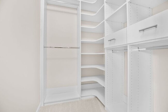 Building Photo - 6000 Blackstone Blvd