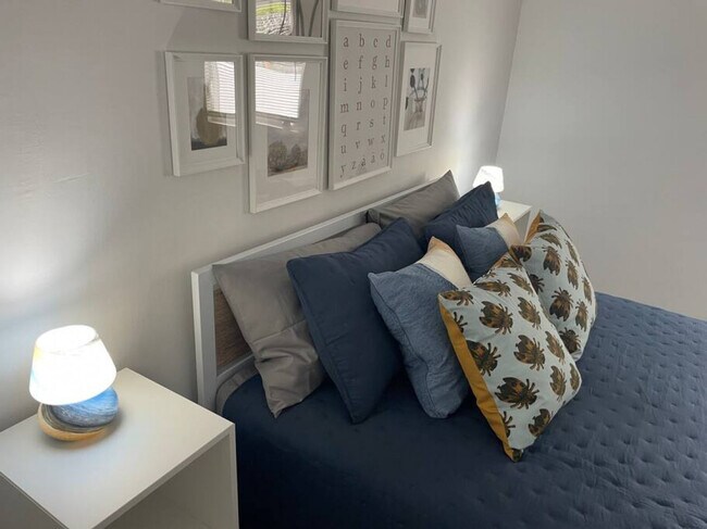 Building Photo - 2802 SW 21st St