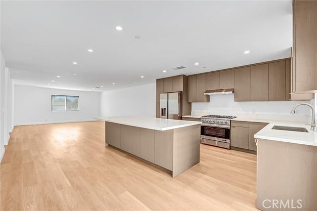 Building Photo - 18225 Chatsworth St