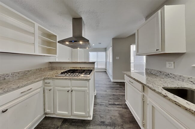 Building Photo - 6823 Heather Hollow Dr