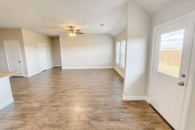 Building Photo - 292 Sunnyside Dr