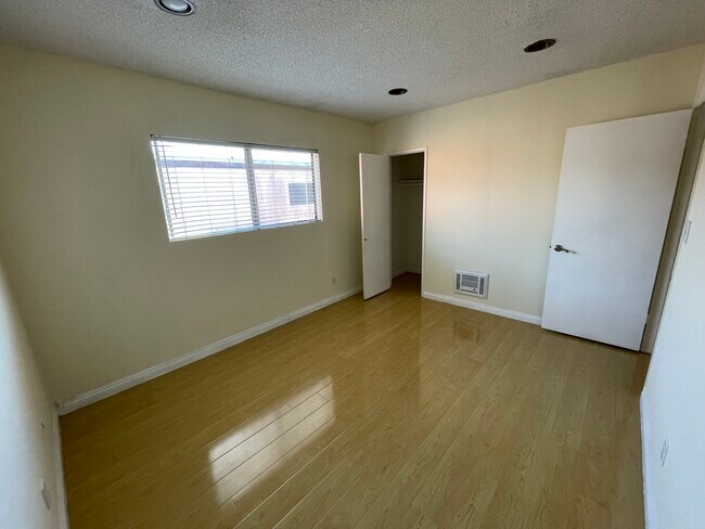 Building Photo - 719 N Eucalyptus Ave