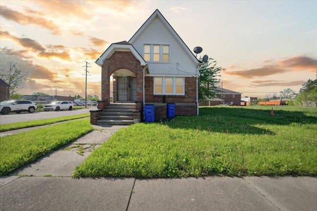 Primary Photo - 15258 Evanston St