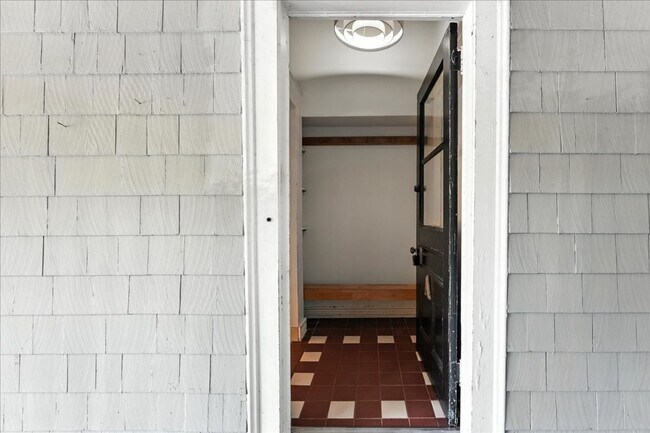 Building Photo - TOW2146