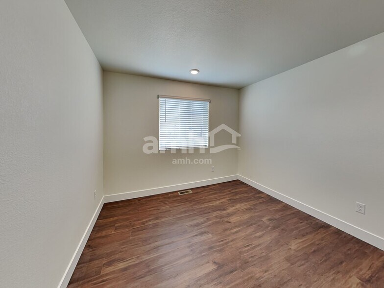 Building Photo - 334 N Addison Way
