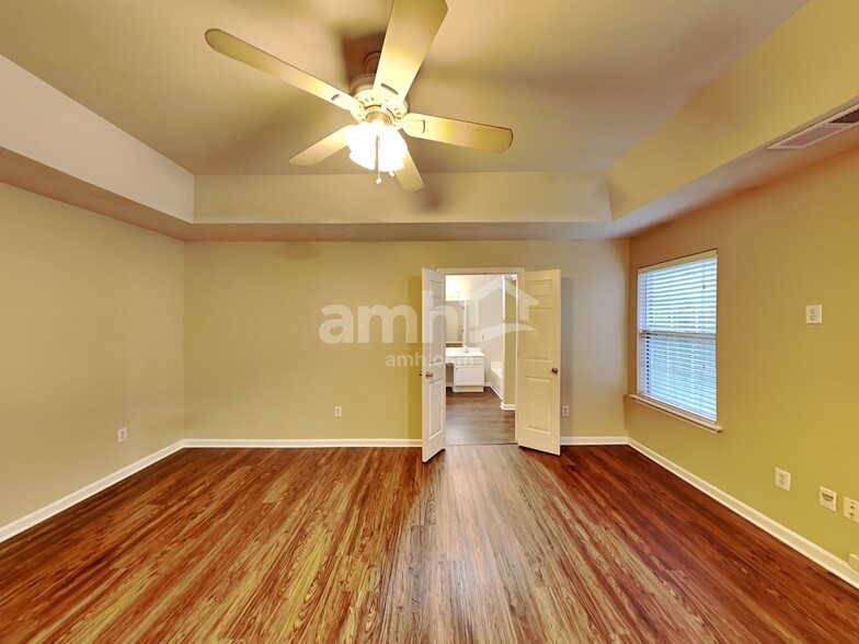 Building Photo - 1364 Lamont Dr SW