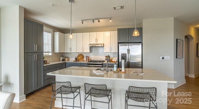 Building Photo - 6408 Providence Farm Ln