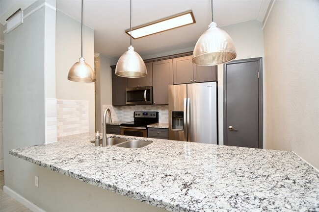 Building Photo - 382 Wilcrest Dr
