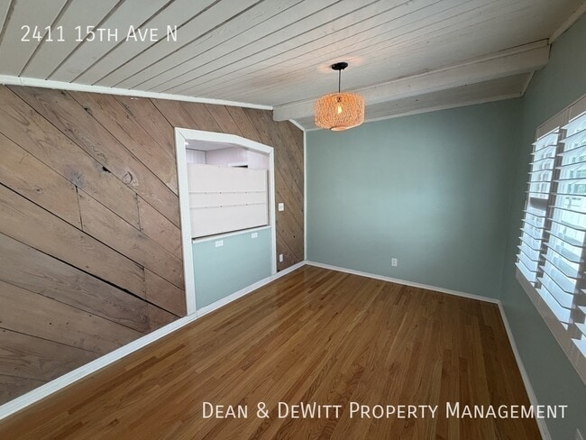 Building Photo - 2411 15th Ave N