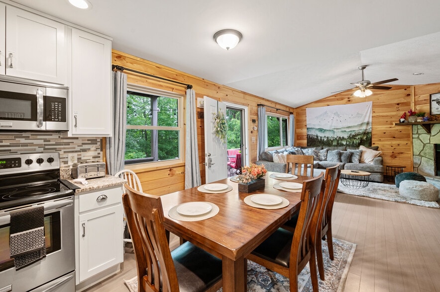 Building Photo - 930 Hideaway Hills Cir