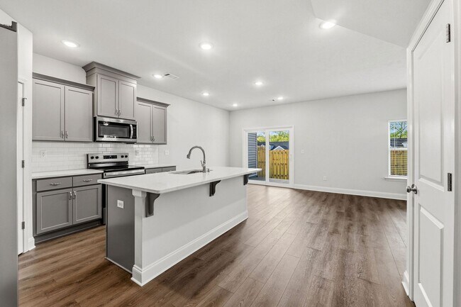 Building Photo - 1212 Vail Dr