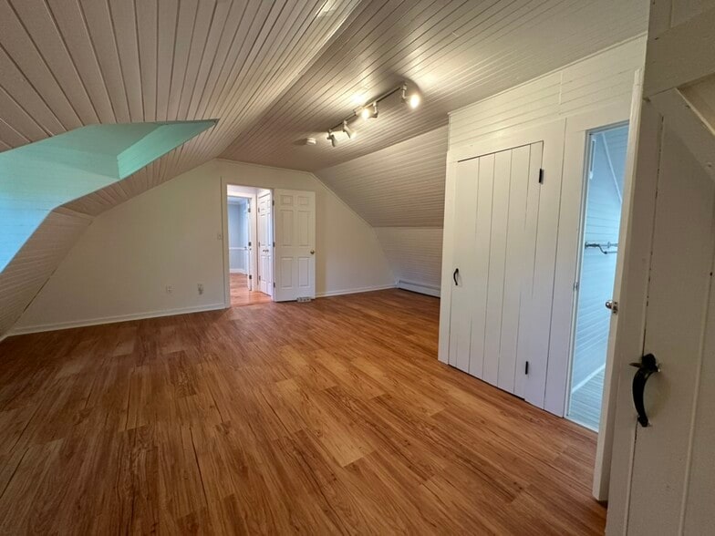 2nd Floor Center Room (Bedroom / Office / Study) - 102 Ways Ln