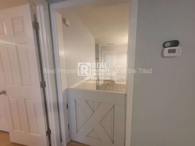 Building Photo - 153 Westmont Dr