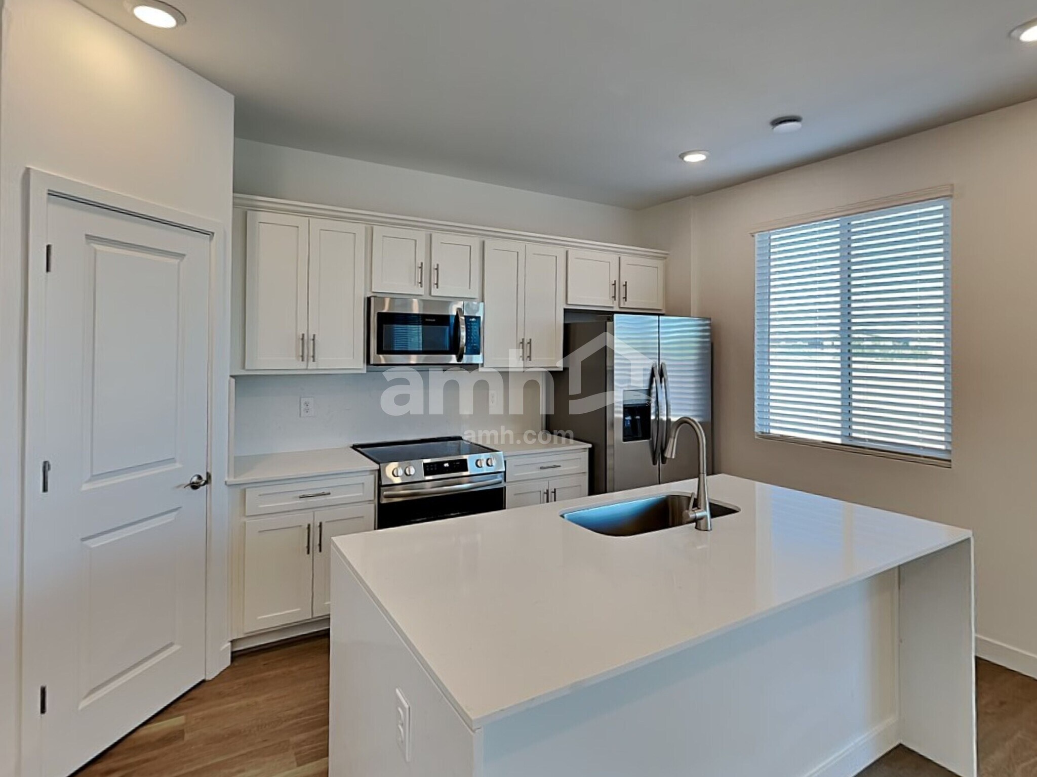 Building Photo - 9658 N Avenida Lucena