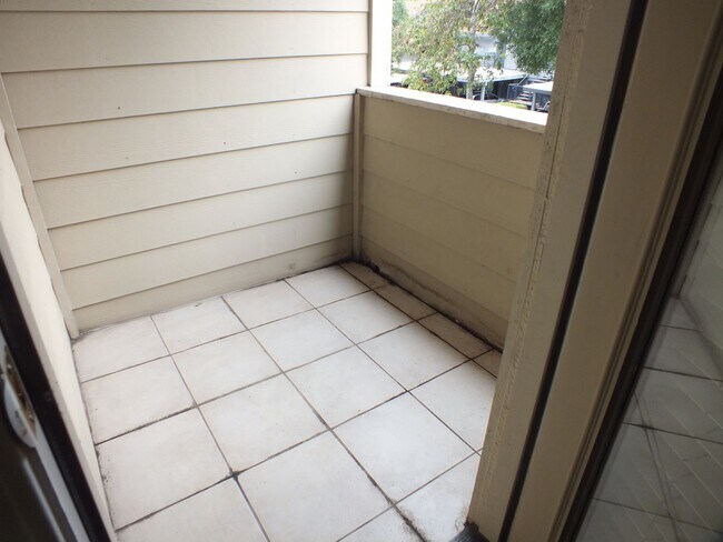 Building Photo - Cameron Park 2/1.5 townhouse style apt
