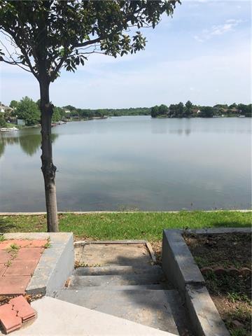 Building Photo - 1317 Lakeshore Dr