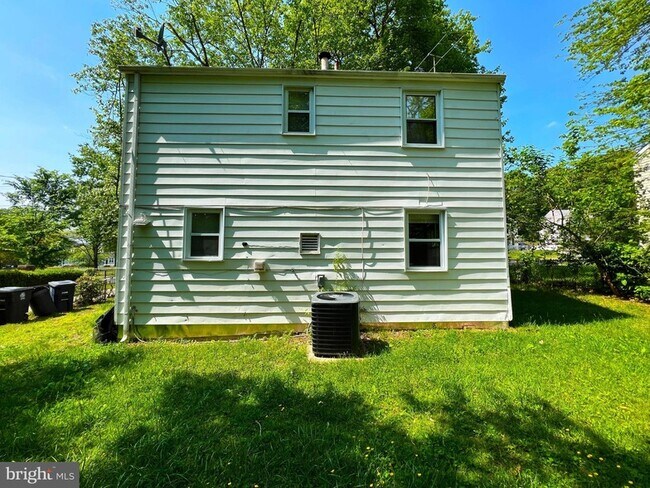 Building Photo - 7009 Hawthorne St