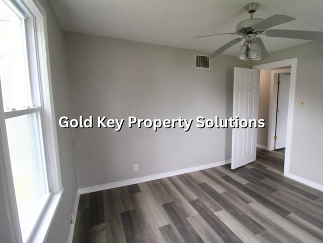 Building Photo - Fully Updated 3 BR 1 BA House with Central Air and Garage (NO SECTION 8)