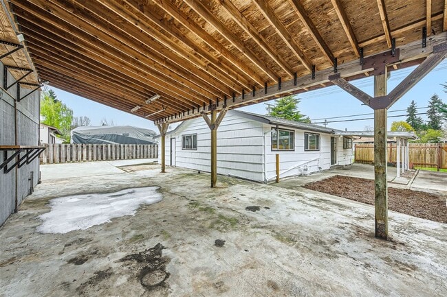 Building Photo - Just renovated - 4 bedroom Home