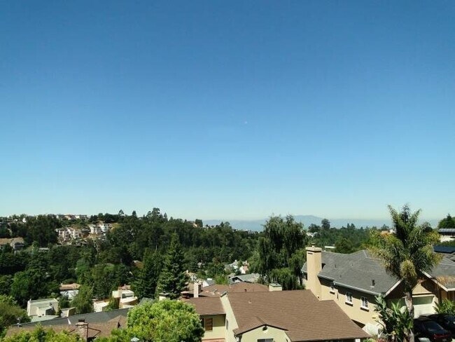 Building Photo - Large estate in the Oakland hills