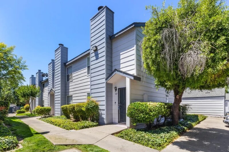 Primary Photo - 8236 Center Pkwy