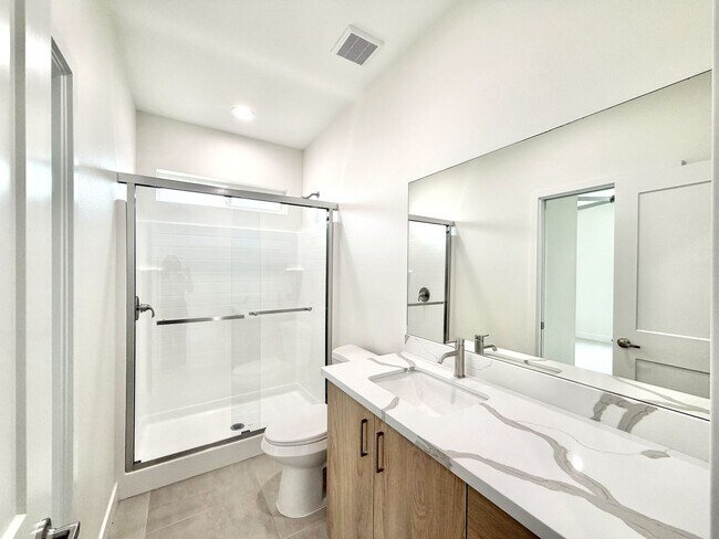 Building Photo - AVAILABLE NOW!! Beautiful 4 Bedroom 3 Bathroom Home in Cathedral City