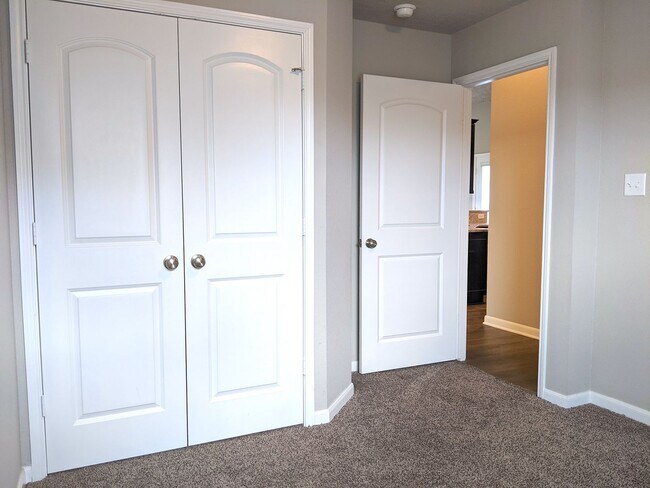 Building Photo - Available for Immediate Move-in! Wonderful Single Family Home in Siena!