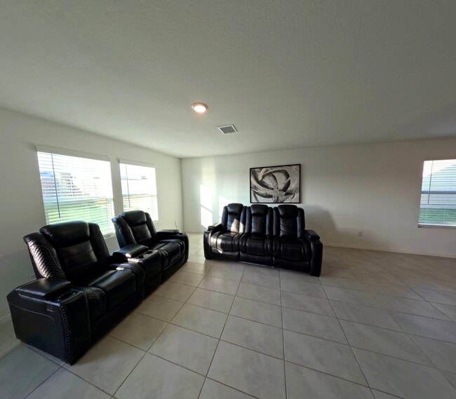 Building Photo - 2708 Starwater Dr