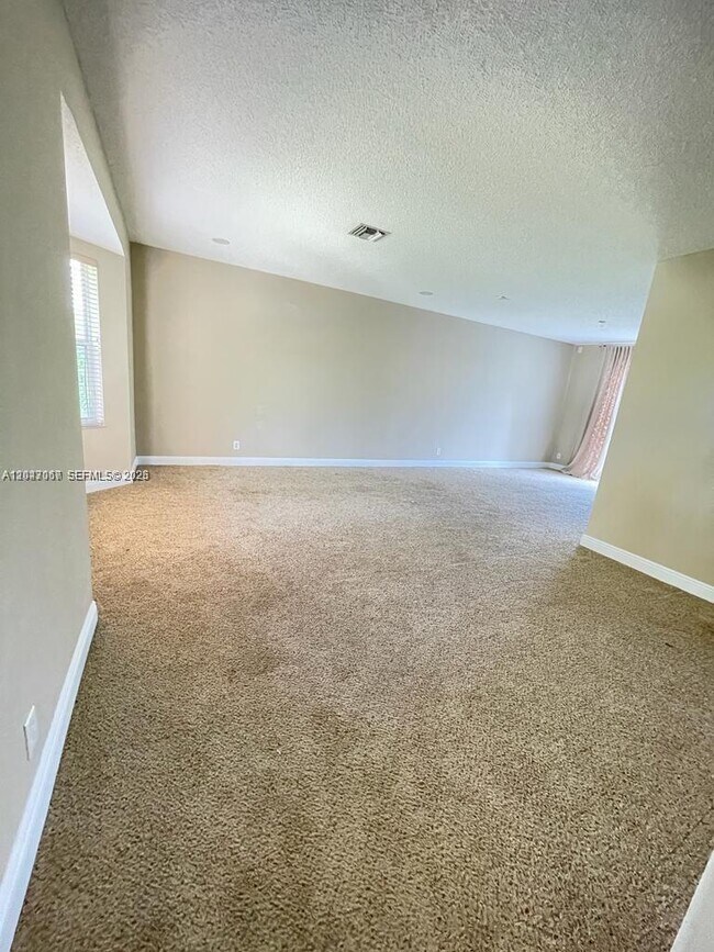 Building Photo - 558 Stonemont Dr