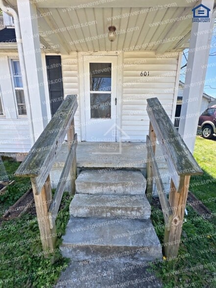 Building Photo - 601 Bradley Dr