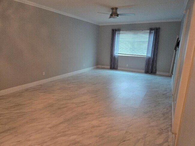 Building Photo - 669 W Oakland Park Blvd