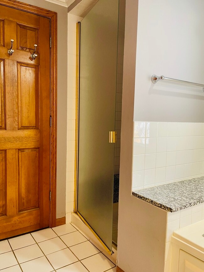 Building Photo - 37020 N Helen Dr