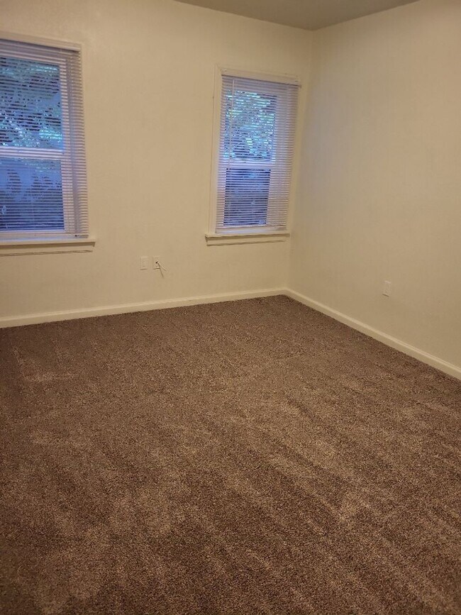 Building Photo - Charming Vintage Three Bedroom In Camas