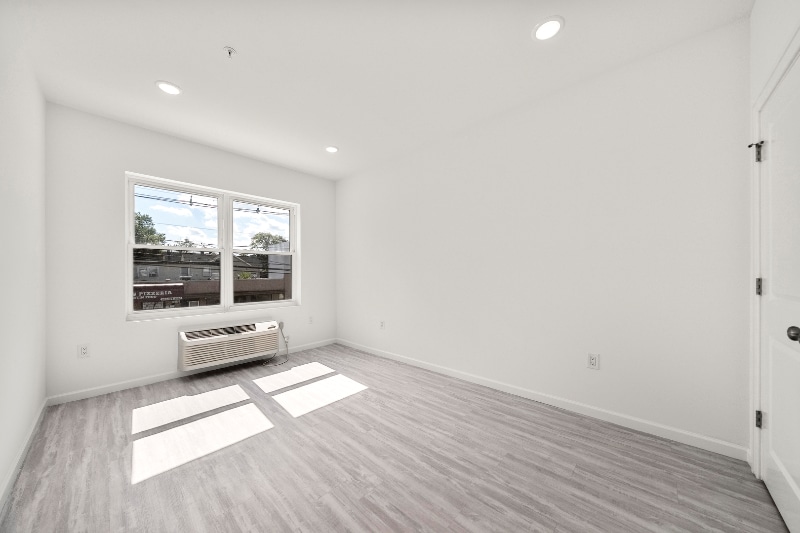 Building Photo - 51 E Main St