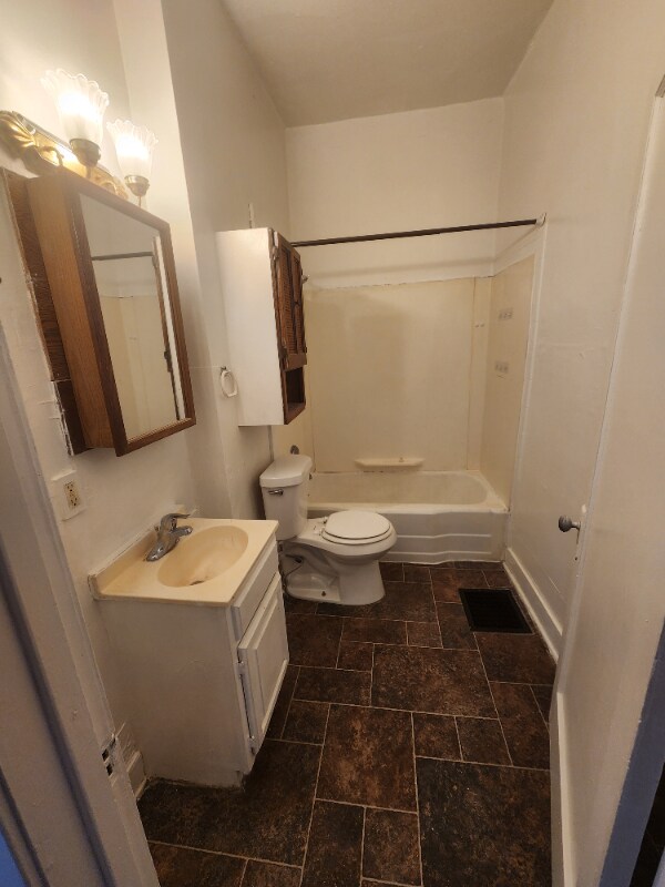 Building Photo - 516 New St