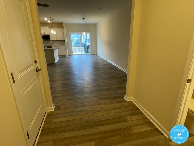 Building Photo - 222 White Oak Ridge Dr