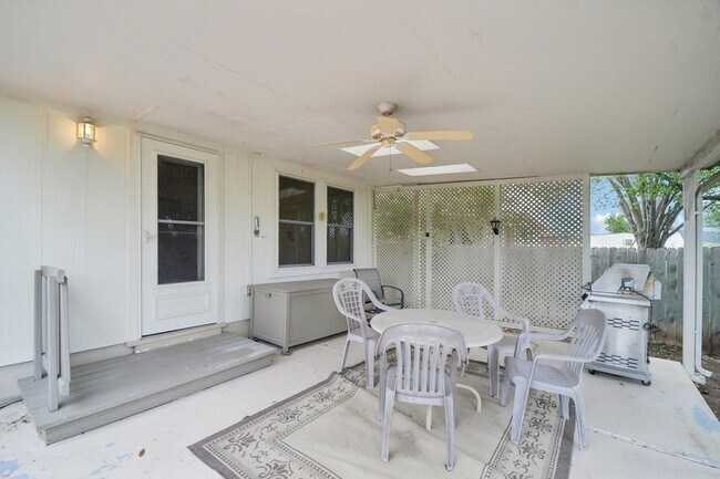 Building Photo - 1300 Leah Ln