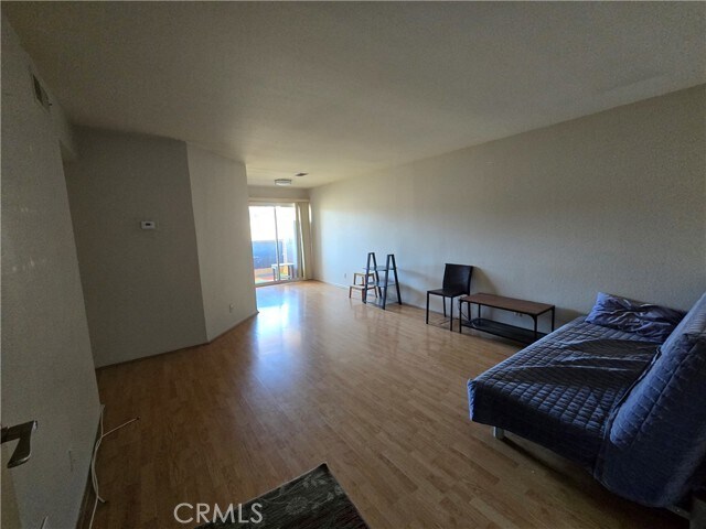 Building Photo - 7641 Reseda Blvd