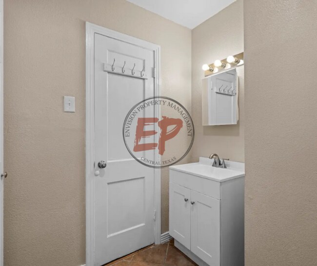 Building Photo - 3804 Parkwood St