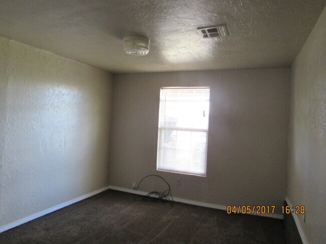 Building Photo - Pet Friendly :) SECTION 8 ACCEPTED!
