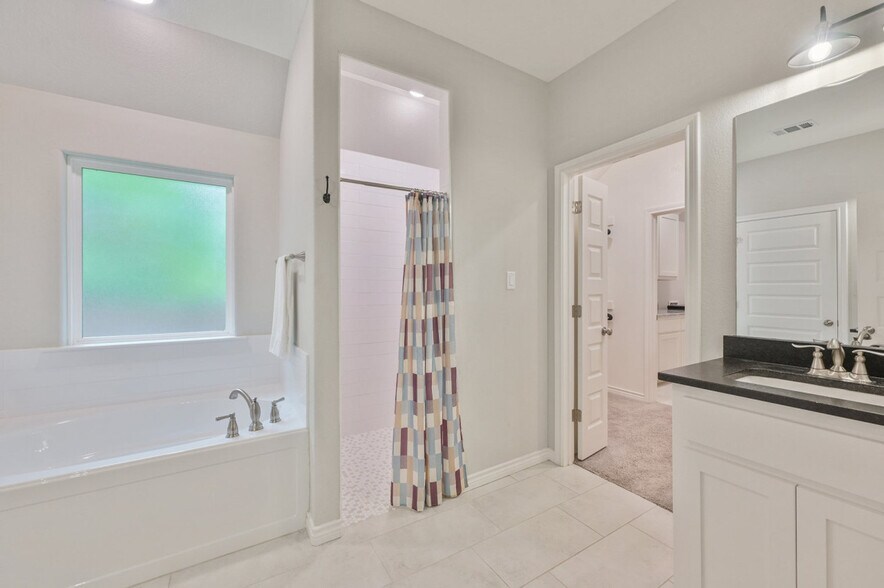 Building Photo - 3824 Springfield Dr