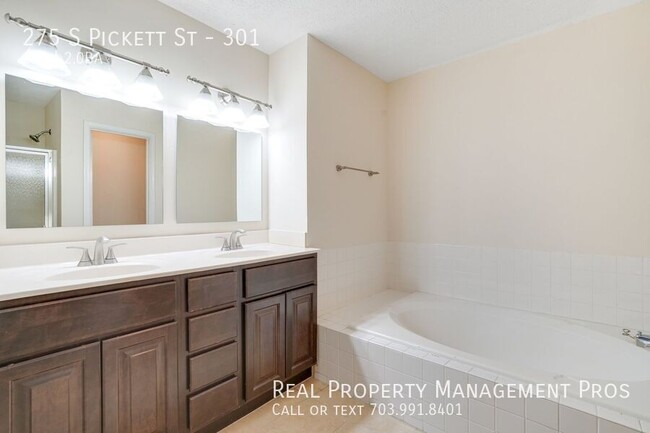 Building Photo - Bright and Updated Two-Bedroom, Two-Bath i...