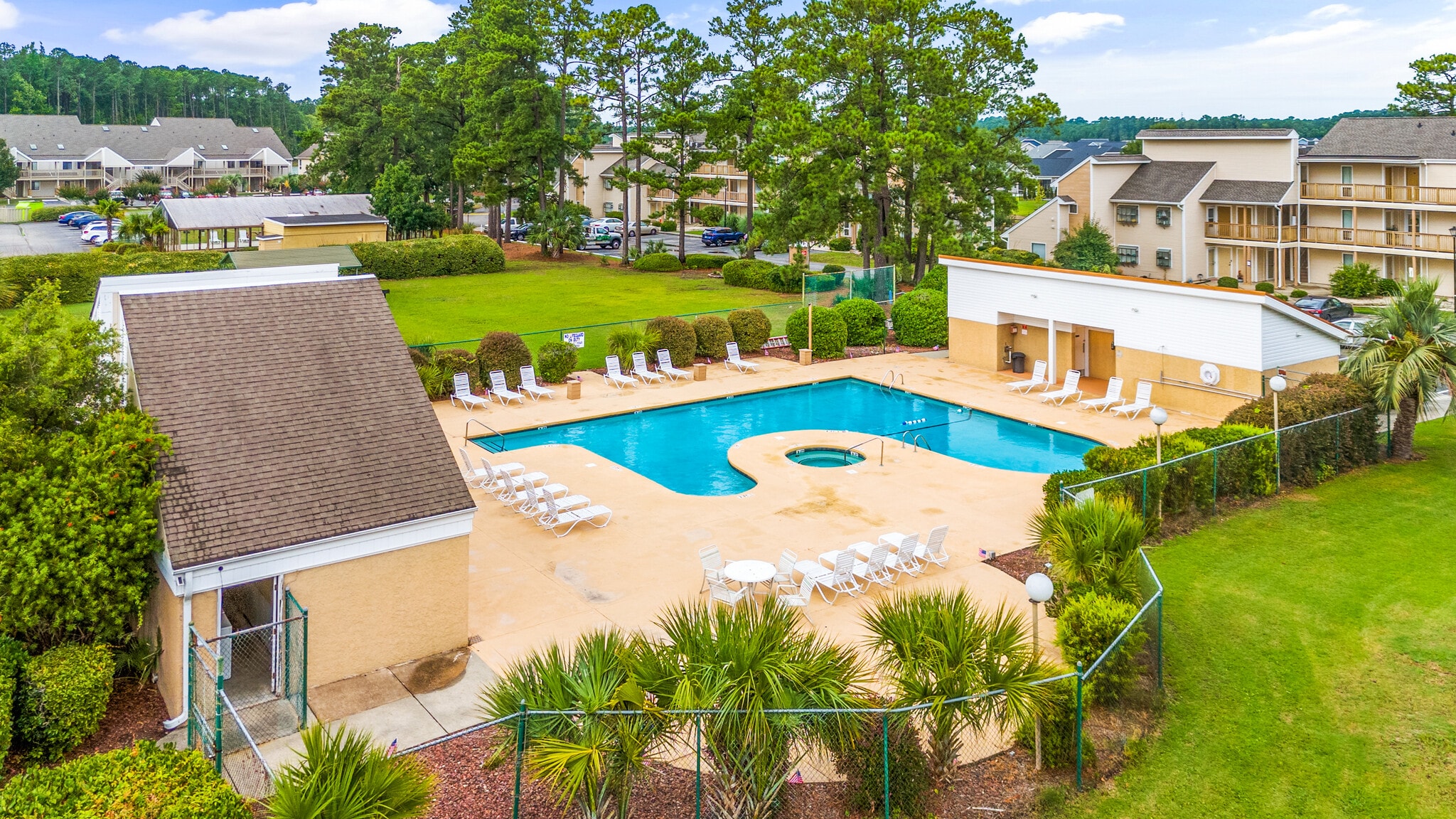 Building Photo - 1095 Plantation Dr W