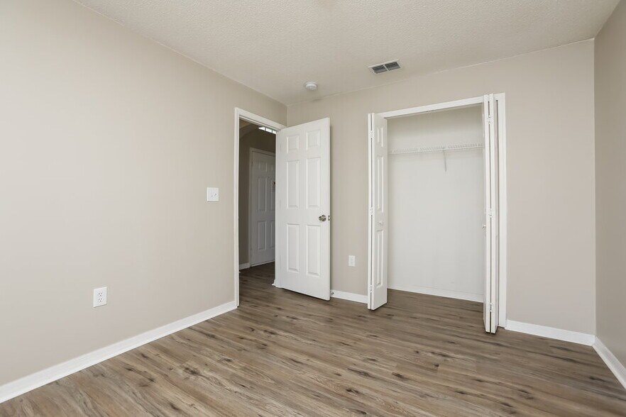 Building Photo - 2117 Flintlock Blvd
