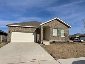 Building Photo - 711 Crestridge Dr