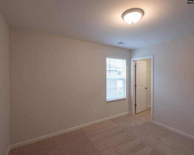 Building Photo - 572 Whippoorwill Dr
