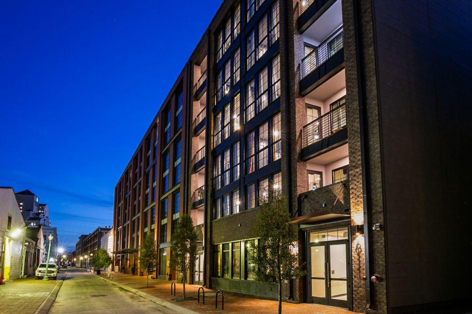 Building Photo - 611 Commerce St