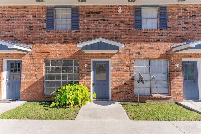 Building Photo - 2 Bedroom Condo in St Francisville Availab...