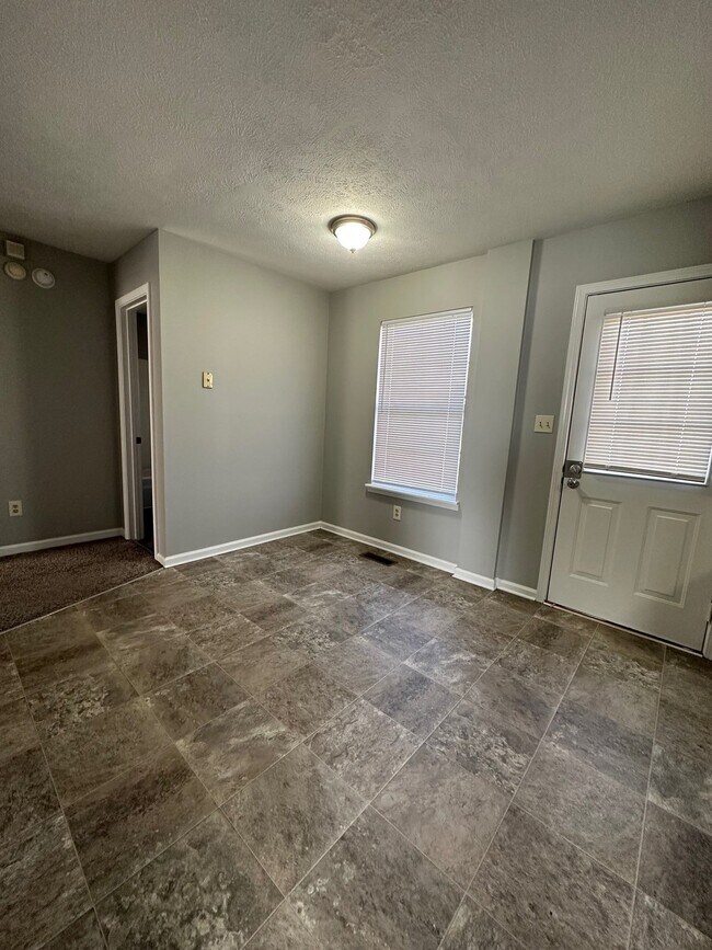 Building Photo - 1058 Bush Ave