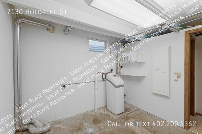 Building Photo - 7130 Holdrege St